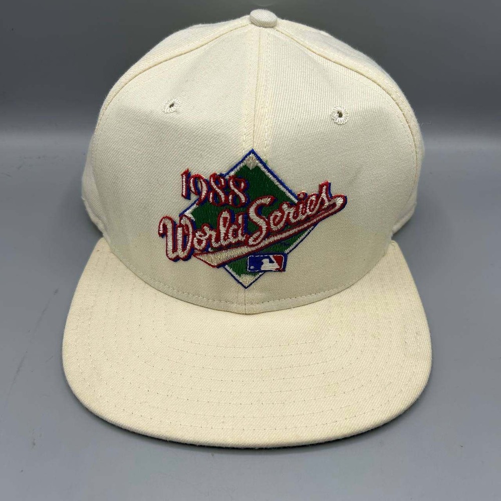 Vintage World Series Hat Men Medium-Large White Gray New Era Snap Back Cap M-L